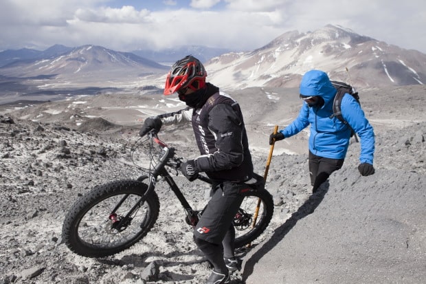 Extremsportler Guido Kunze erklimmt den 6900m hohen Vulkan Ojos Salado