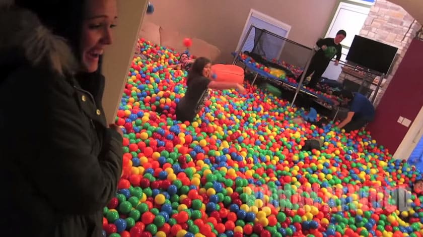 Roman Atwood verwandelt sein Haus in ein Bällebad