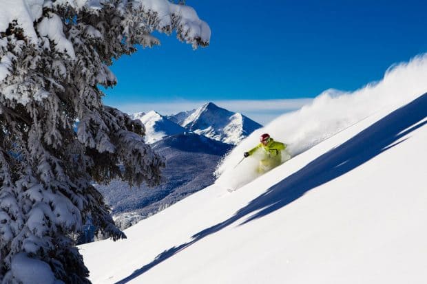 Winterurlaub: Mit den Ski ins Abenteuer